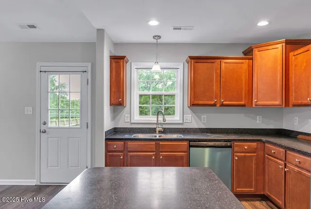 $1,800 | 202 Cottage Brook Court, Richlands, NC 28574