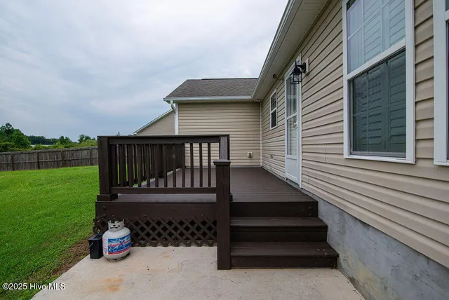 $1,800 | 202 Cottage Brook Court, Richlands, NC 28574