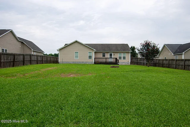 $1,800 | 202 Cottage Brook Court, Richlands, NC 28574