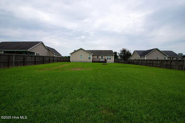 $1,800 | 202 Cottage Brook Court, Richlands, NC 28574