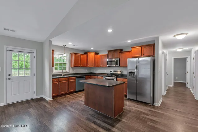 $1,800 | 202 Cottage Brook Court, Richlands, NC 28574