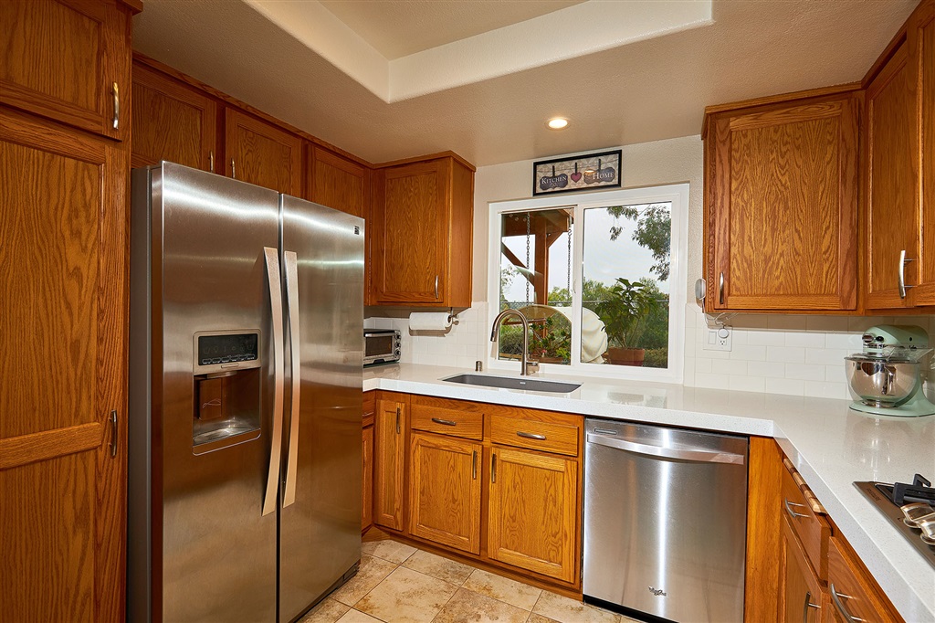 2401 Gem View Drive Oceanside, CA 92056 - Photo 11 of 25