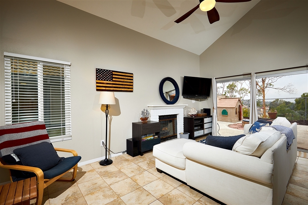 2401 Gem View Drive Oceanside, CA 92056 - Photo 3 of 25