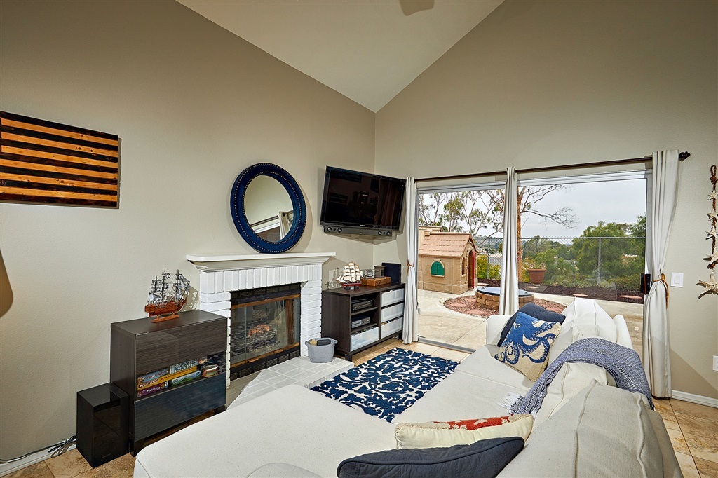 2401 Gem View Drive Oceanside, CA 92056 - Photo 4 of 25