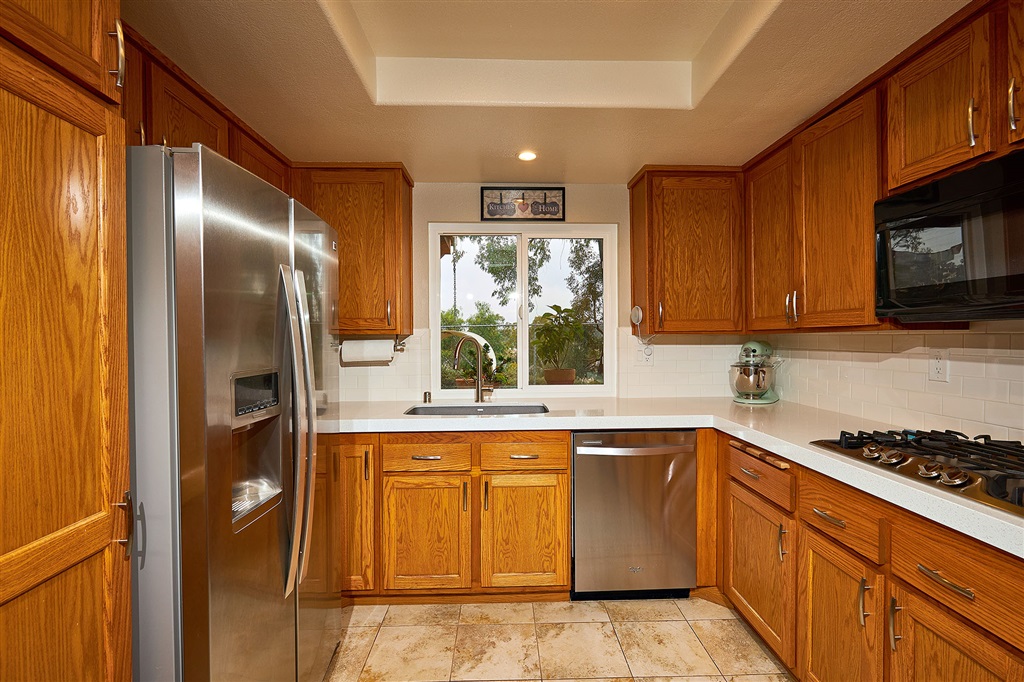 2401 Gem View Drive Oceanside, CA 92056 - Photo 9 of 25