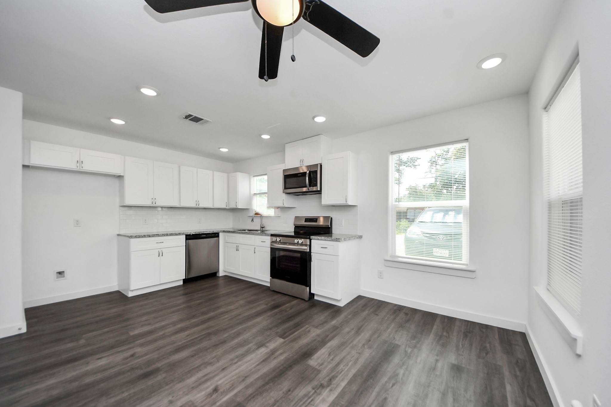 8125 Laura Koppe Road, Unit B Houston, TX 77028 - Photo 6 of 29