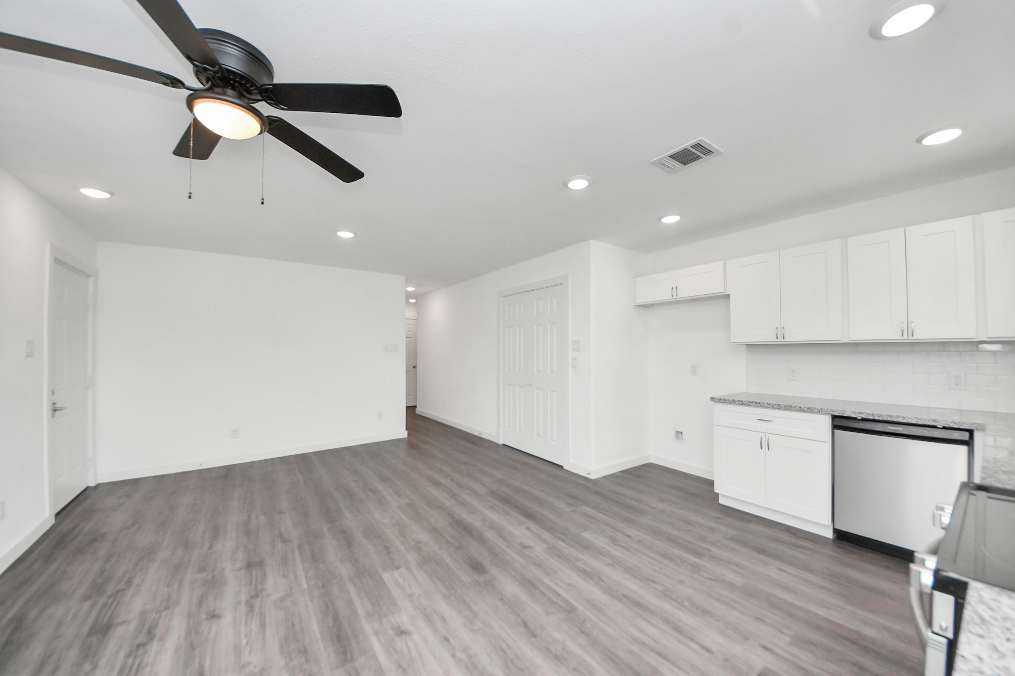 8125 Laura Koppe Road, Unit B Houston, TX 77028 - Photo 8 of 29