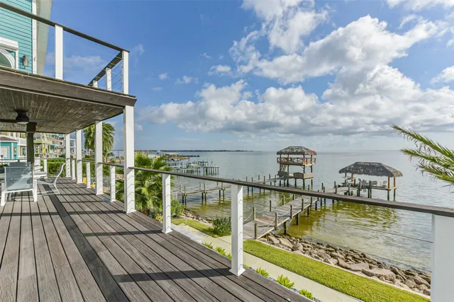 $770,000 | 1335 Edwards Drive, Dickinson, TX 77539