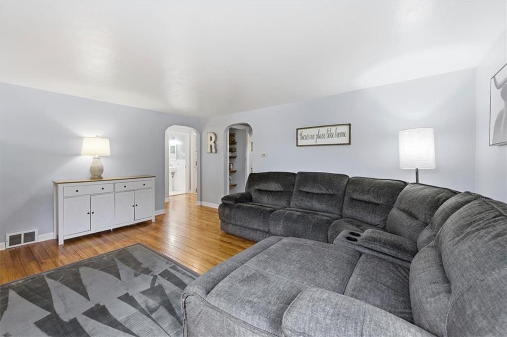 344 Winfield Road Cabot, PA 16023 - Photo 6 of 30 a living room with furniture