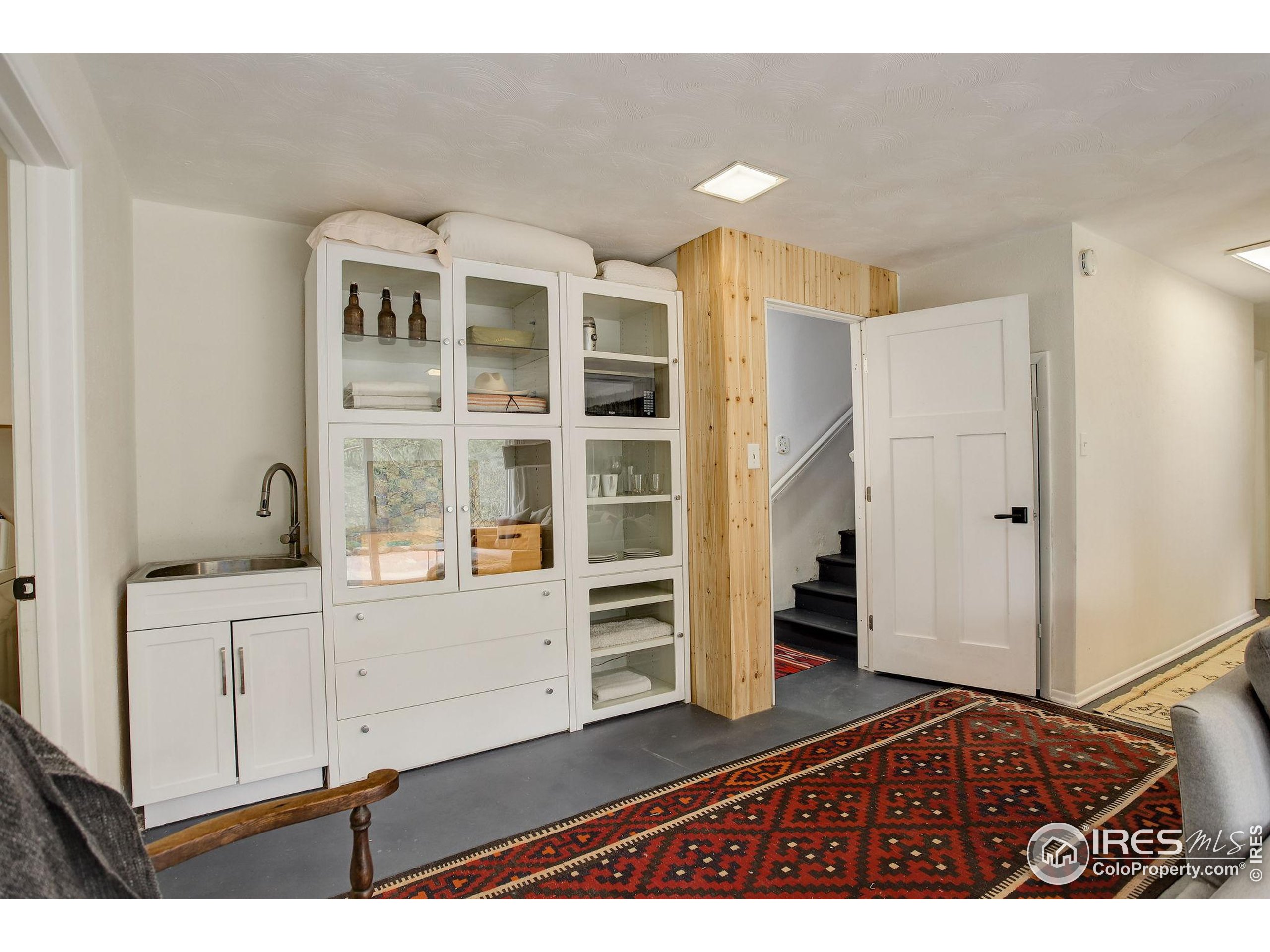 4 Porphyry View Jamestown, CO 80455 - Photo 21 of 36 a view of an entryway with wooden floor