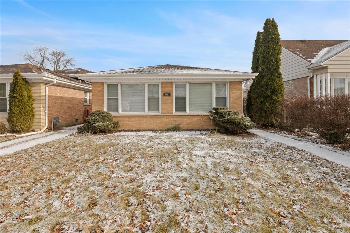 7653 East Prairie Road Skokie, IL 60076 - Photo 1 of 36