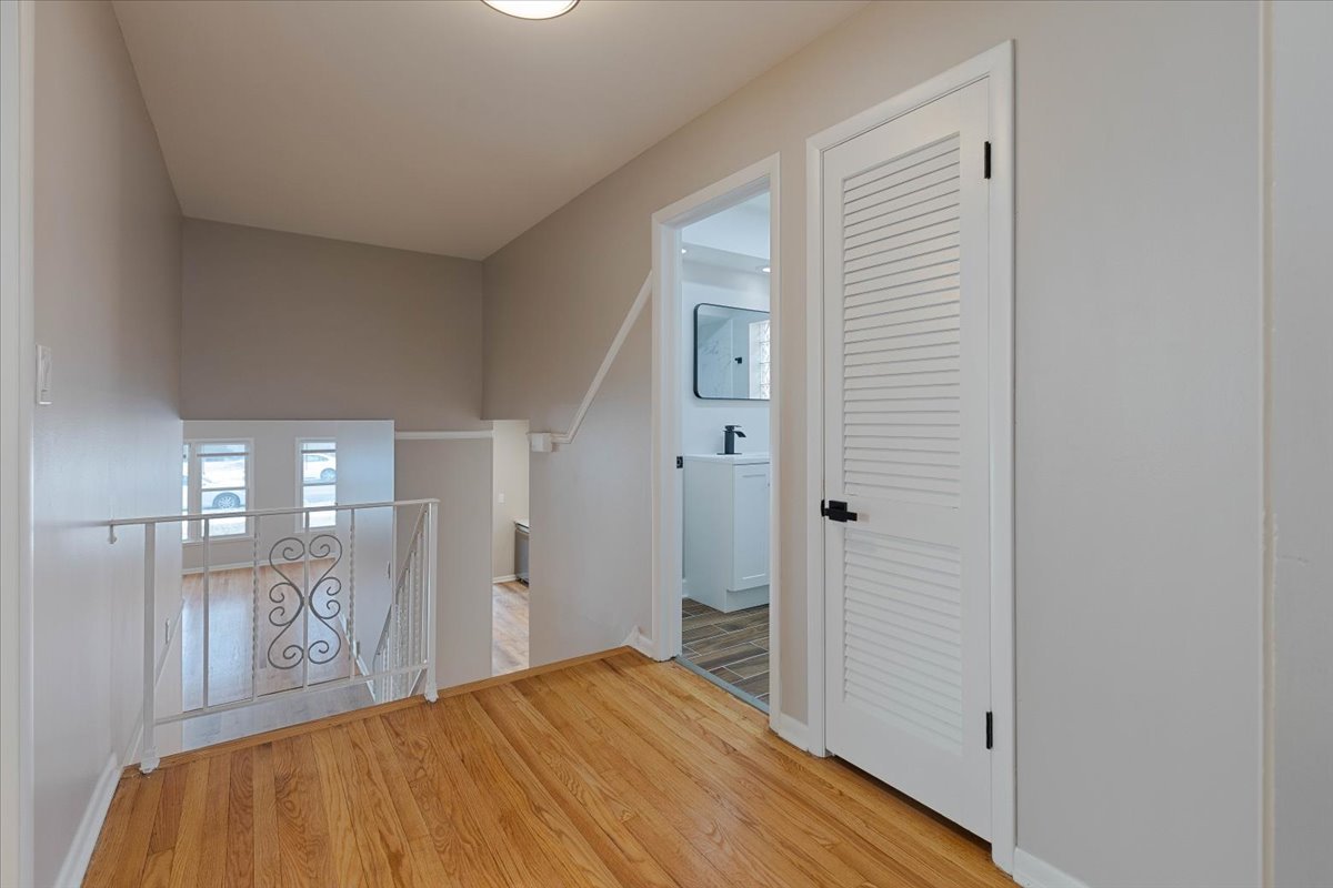 7653 East Prairie Road Skokie, IL 60076 - Photo 11 of 36
