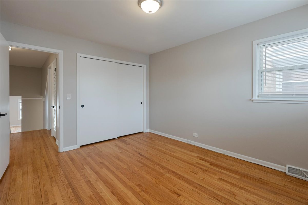 7653 East Prairie Road Skokie, IL 60076 - Photo 14 of 36