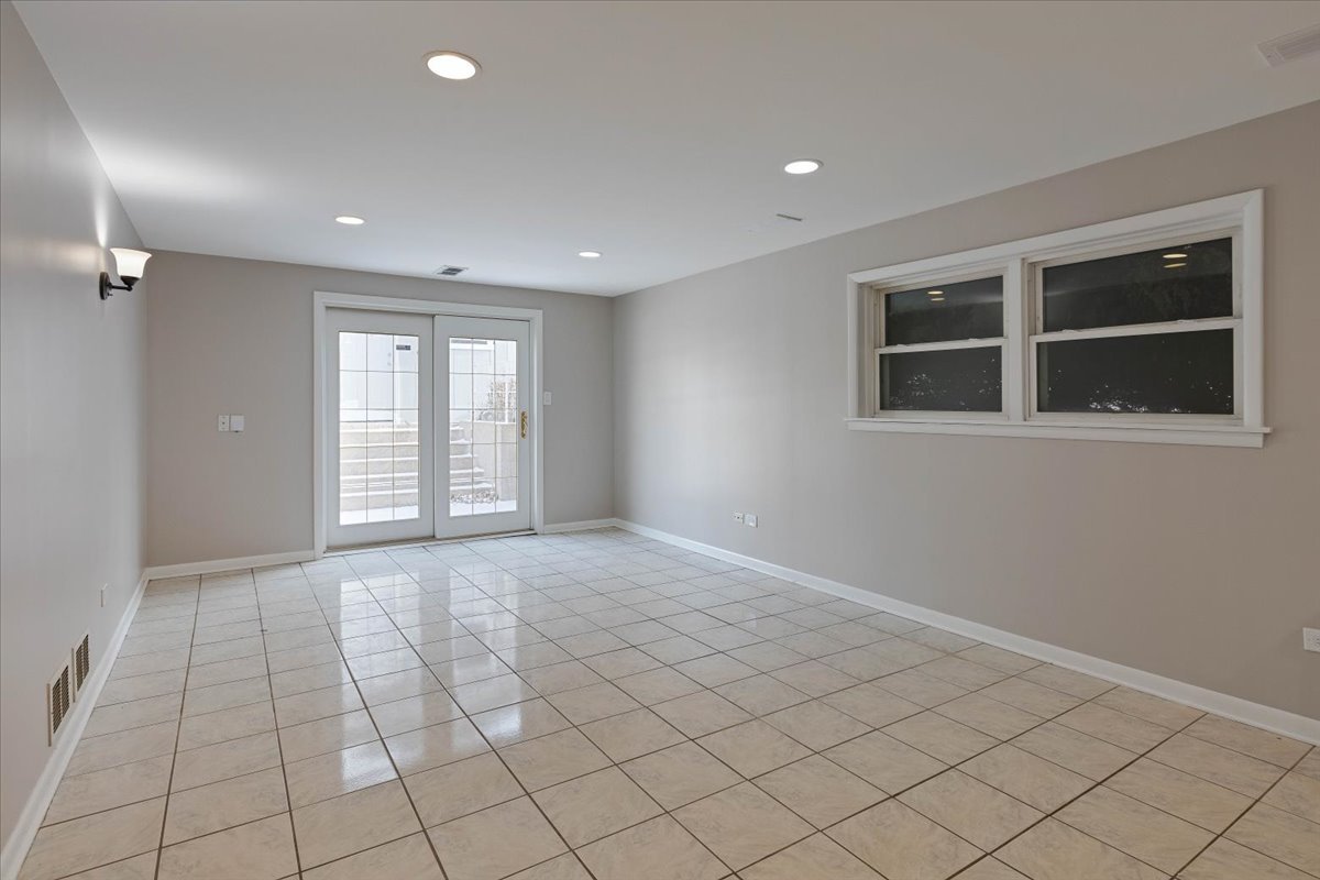 7653 East Prairie Road Skokie, IL 60076 - Photo 20 of 36