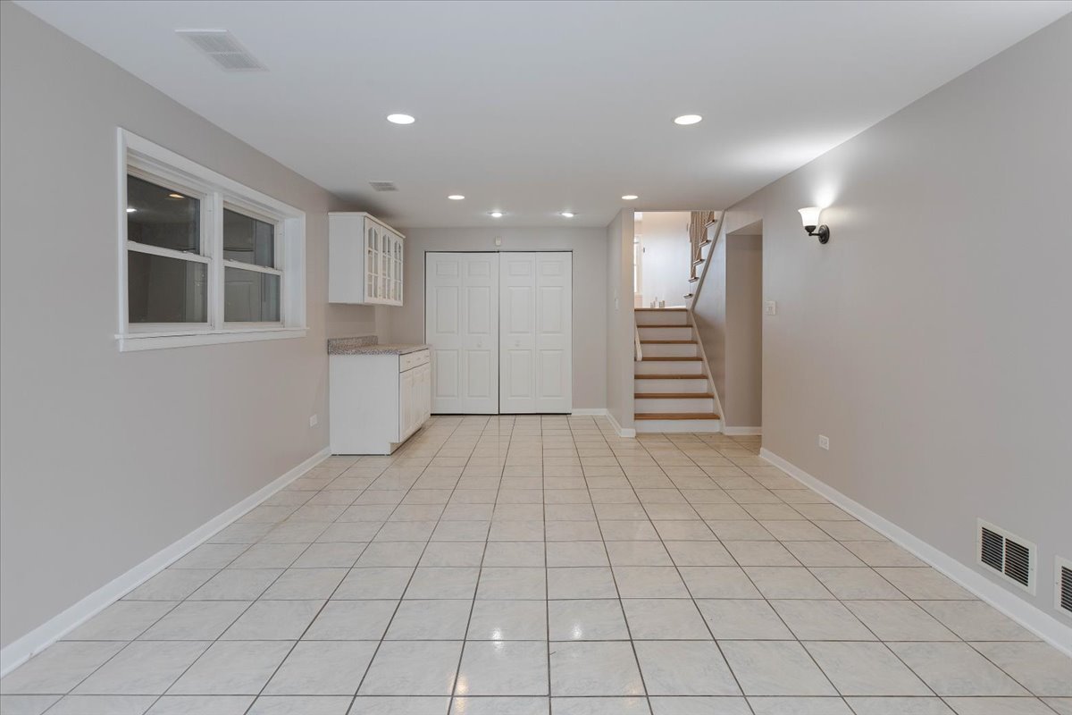 7653 East Prairie Road Skokie, IL 60076 - Photo 22 of 36