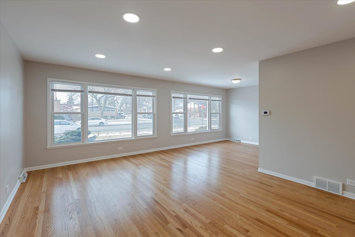 7653 East Prairie Road Skokie, IL 60076 - Photo 3 of 36