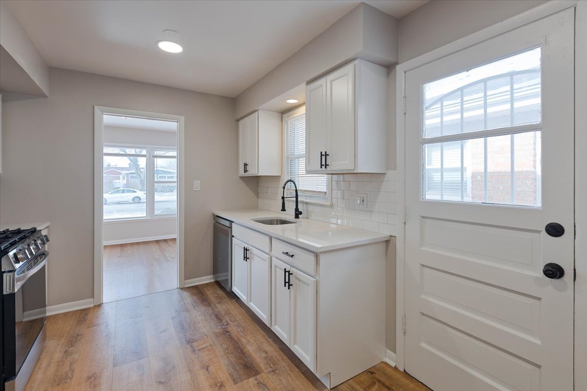 7653 East Prairie Road Skokie, IL 60076 - Photo 7 of 36