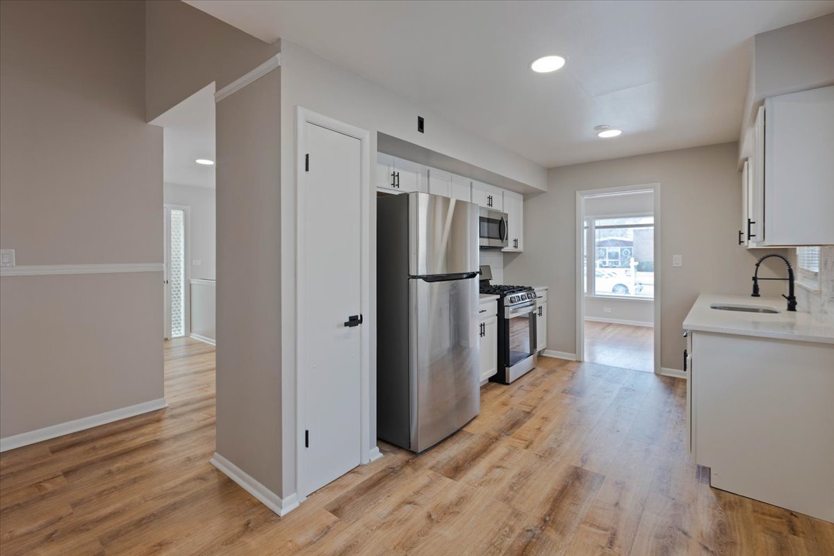 7653 East Prairie Road Skokie, IL 60076 - Photo 9 of 36