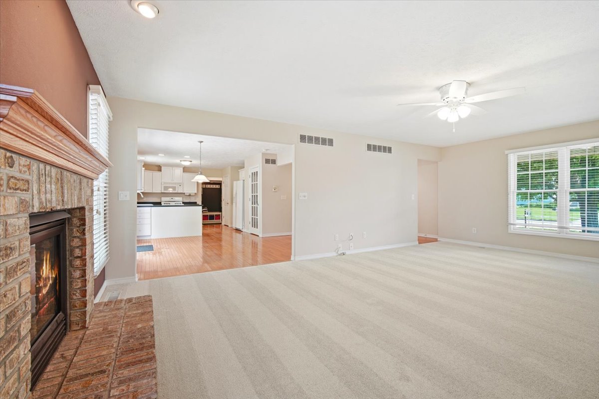 3180 Red Jasper Street Normal, IL 61761 - Photo 4 of 32