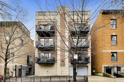 $695,000 | 663 West Barry Avenue, Unit 4C, Chicago, IL 60657