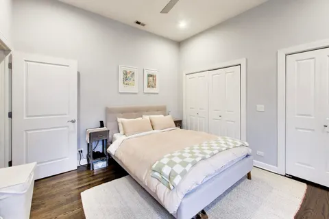 $695,000 | 663 West Barry Avenue, Unit 4C, Chicago, IL 60657