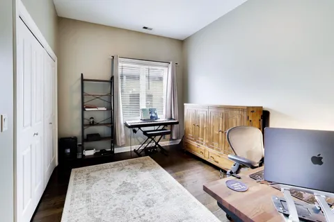 $695,000 | 663 West Barry Avenue, Unit 4C, Chicago, IL 60657