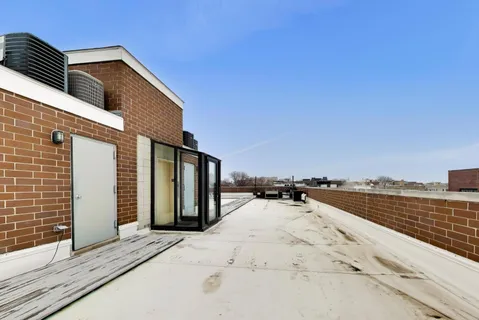 $695,000 | 663 West Barry Avenue, Unit 4C, Chicago, IL 60657