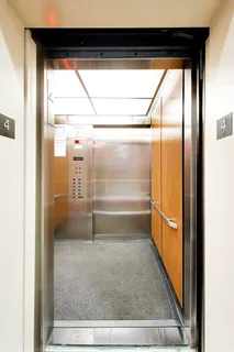 $695,000 | 663 West Barry Avenue, Unit 4C, Chicago, IL 60657