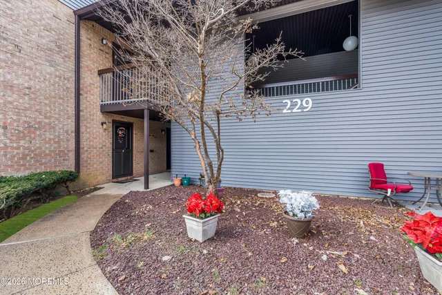 $299,000 | 229 Medford Court, Unit A, Manalapan, NJ 07726