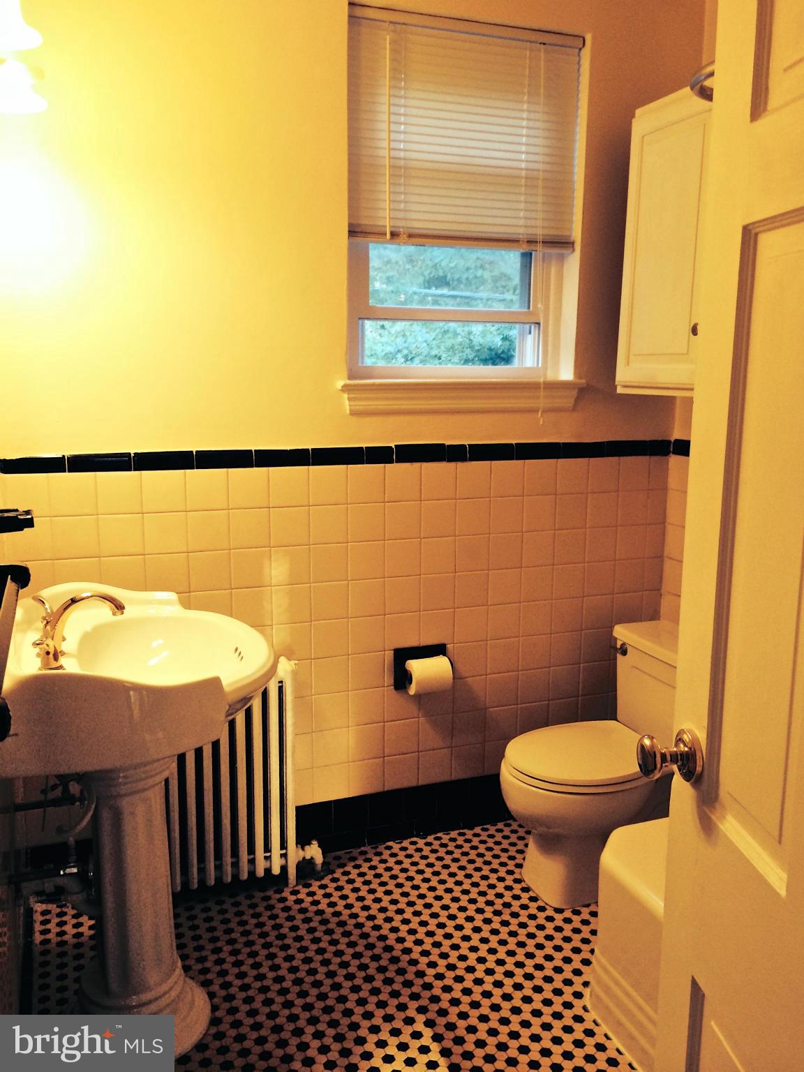 5203 Falls Road, Unit 17 Baltimore, MD 21210 - Photo 13 of 17 Bath