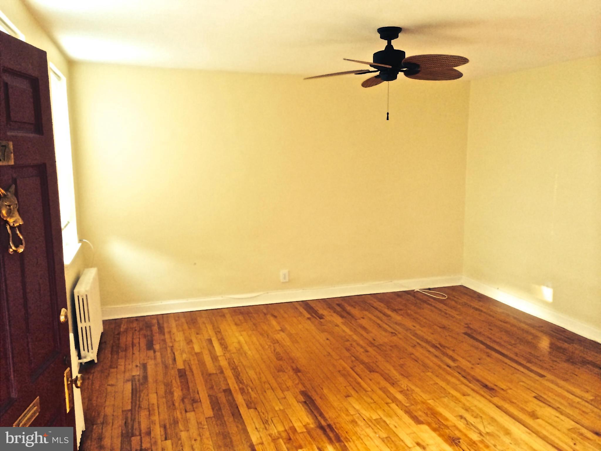 5203 Falls Road, Unit 17 Baltimore, MD 21210 - Photo 6 of 17 Living Room