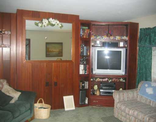 432 Virginia Avenue Rochester, PA 15074 - Photo 3 of 8 Living Room.