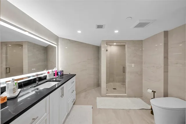 $11,500 | 19667 Turnberry Way, Unit 20GR, Miami, FL 33180