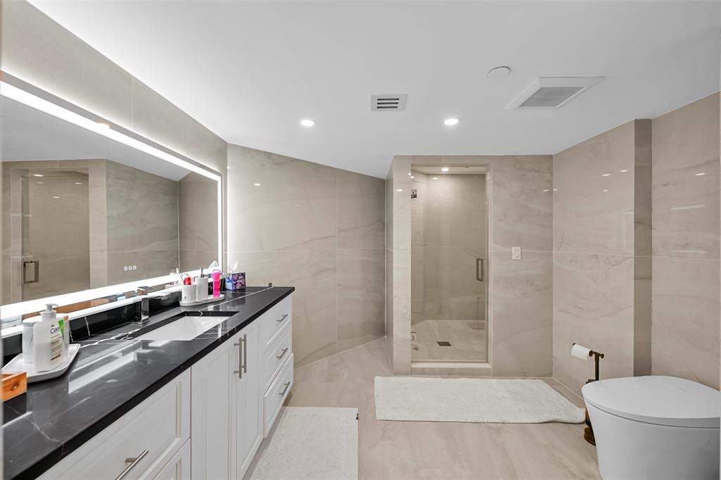 19667 Turnberry Way, Unit 20GR Miami, FL 33180 - Photo 28 of 48