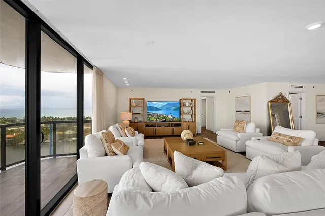 $11,500 | 19667 Turnberry Way, Unit 20GR, Miami, FL 33180