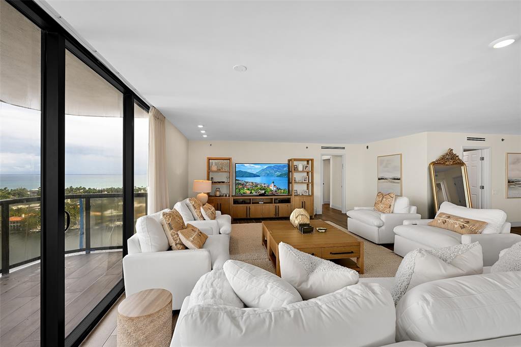 19667 Turnberry Way, Unit 20GR Miami, FL 33180 - Photo 4 of 48