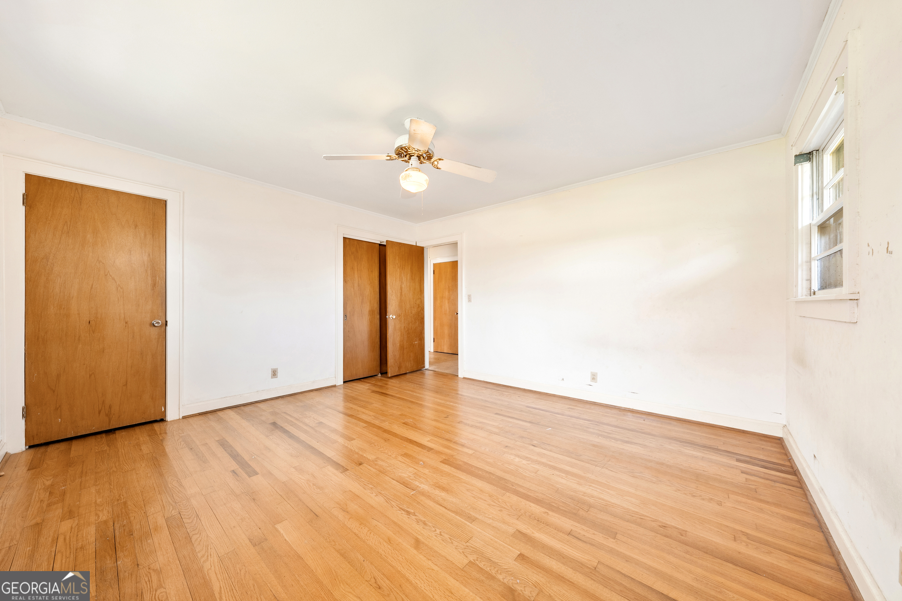 868 Fairview Street Hartwell, GA 30643 - Photo 18 of 42 wooden floor in an empty room with a window