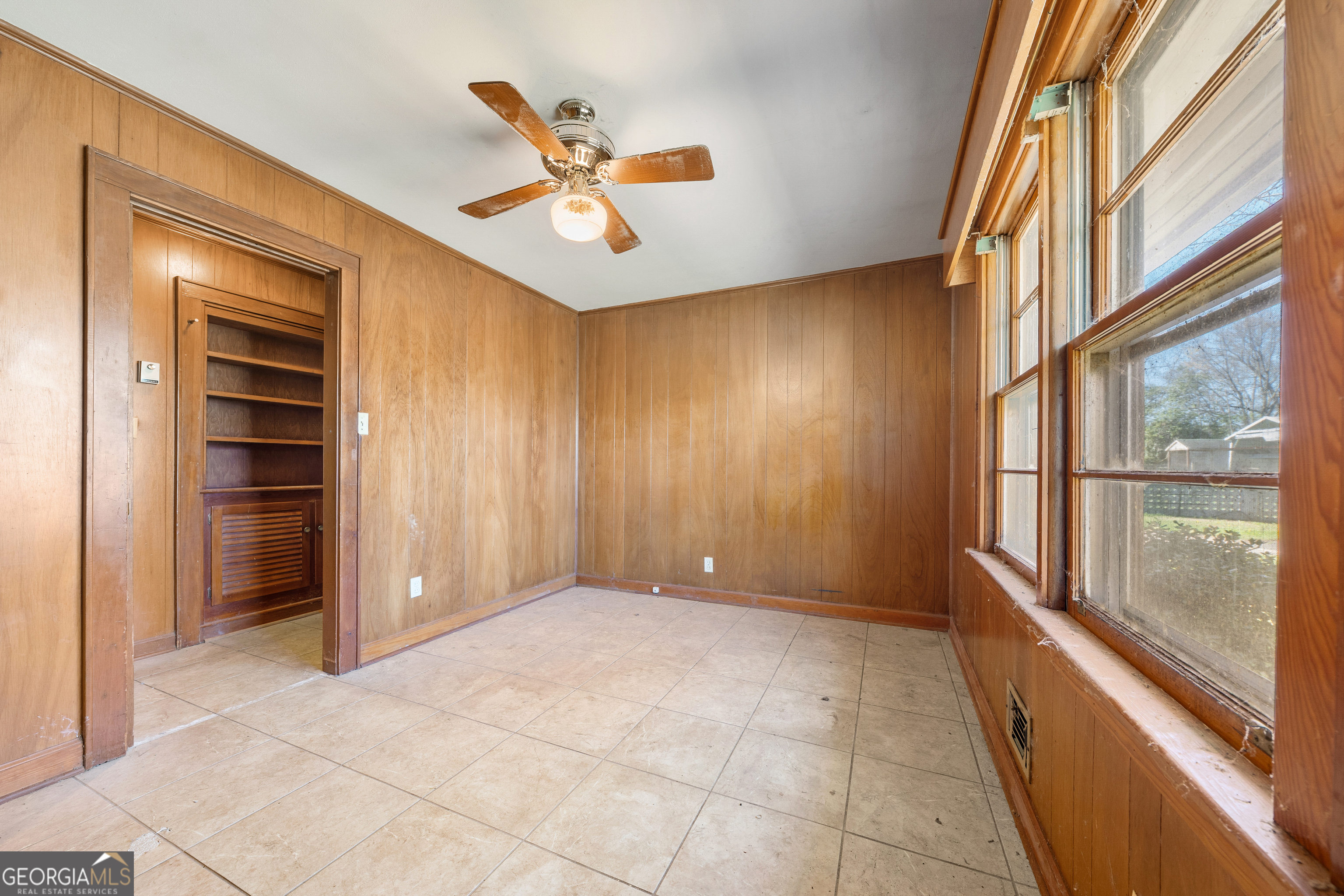 868 Fairview Street Hartwell, GA 30643 - Photo 22 of 42 a view of an entryway