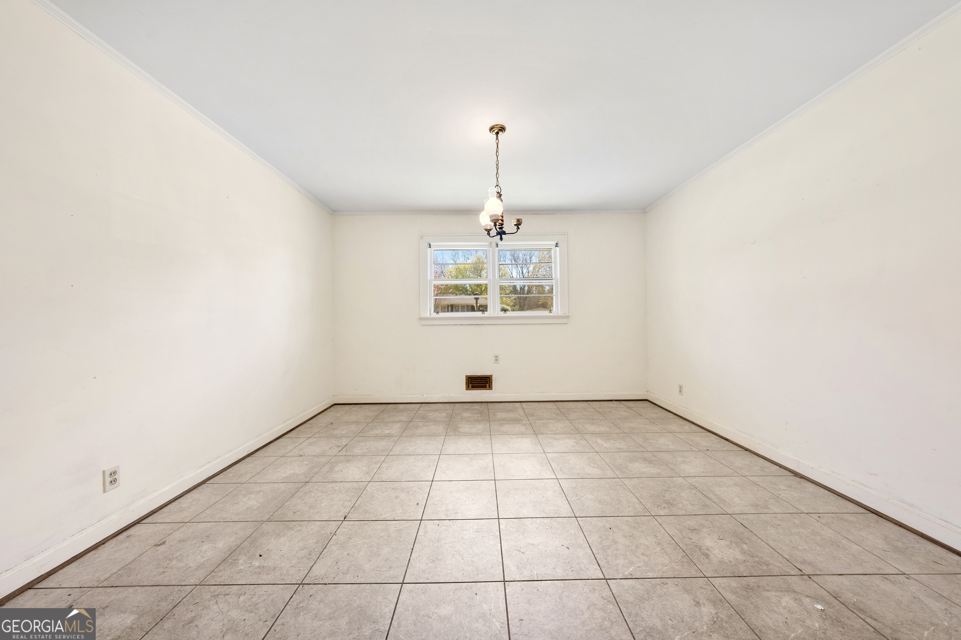868 Fairview Street Hartwell, GA 30643 - Photo 24 of 42 a view of an empty room and window