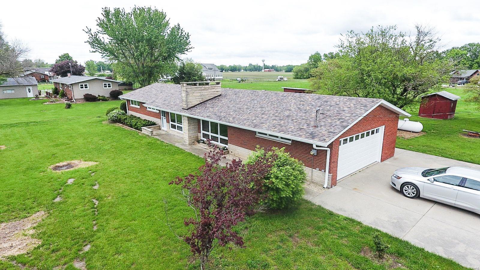 10 Dorsey Road Gillespie, IL 62033 - Photo 2 of 36