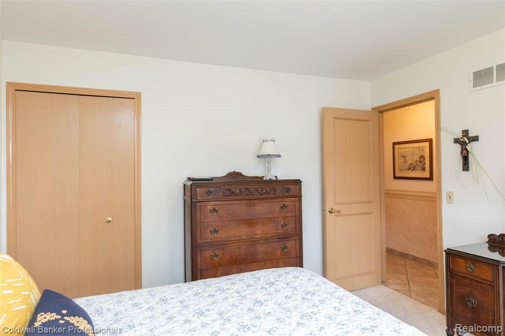 2040 Reagan Drive Rochester Hills, MI 48309 - Photo 20 of 42