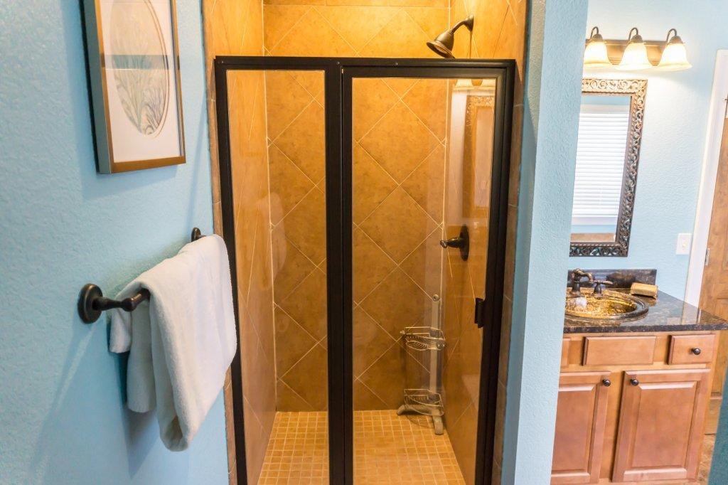 4554 Biscayne Way Destin, FL 32541 - Photo 18 of 33 a bathroom with a shower and a tub