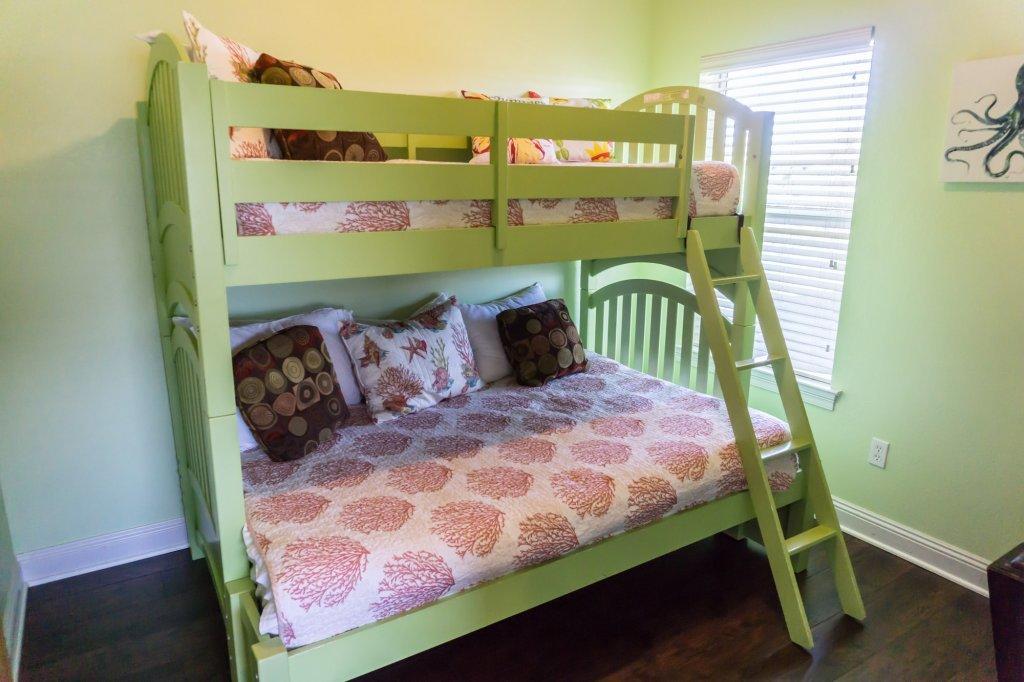 4554 Biscayne Way Destin, FL 32541 - Photo 25 of 33 a bed sitting in a bedroom next to a window