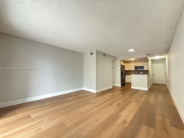 $2,000 | 4304 Northwest 9th Avenue, Unit 12C, Deerfield Beach, FL 33064