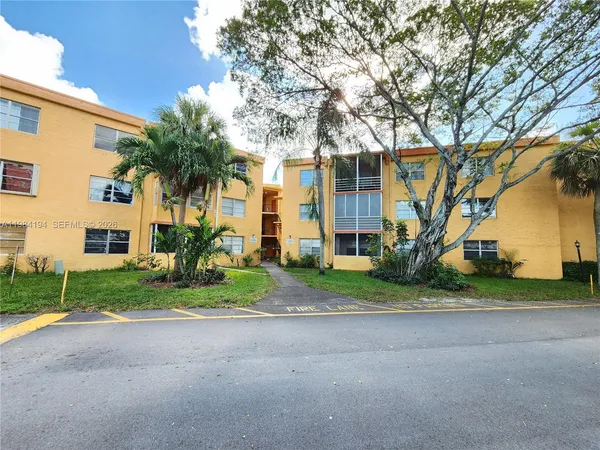 $2,000 | 4304 Northwest 9th Avenue, Unit 12C, Deerfield Beach, FL 33064