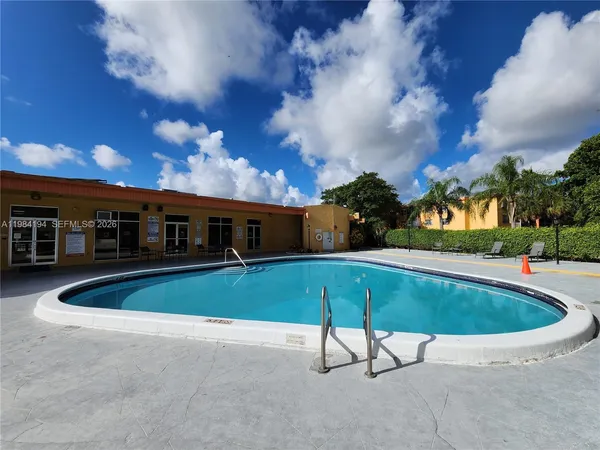 $1,900 | 4304 Northwest 9th Avenue, Unit 12C, Deerfield Beach, FL 33064