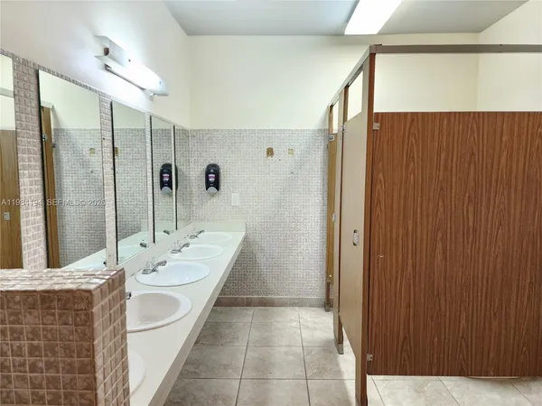 $1,900 | 4304 Northwest 9th Avenue, Unit 12C, Deerfield Beach, FL 33064