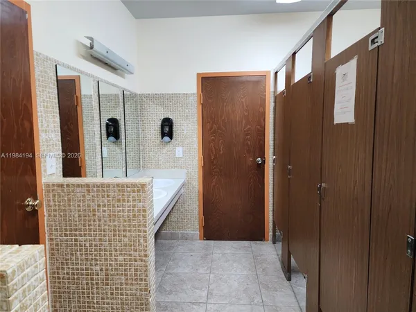 $2,000 | 4304 Northwest 9th Avenue, Unit 12C, Deerfield Beach, FL 33064