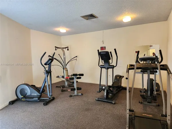 $1,900 | 4304 Northwest 9th Avenue, Unit 12C, Deerfield Beach, FL 33064