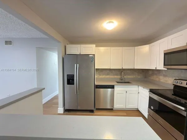 $1,900 | 4304 Northwest 9th Avenue, Unit 12C, Deerfield Beach, FL 33064